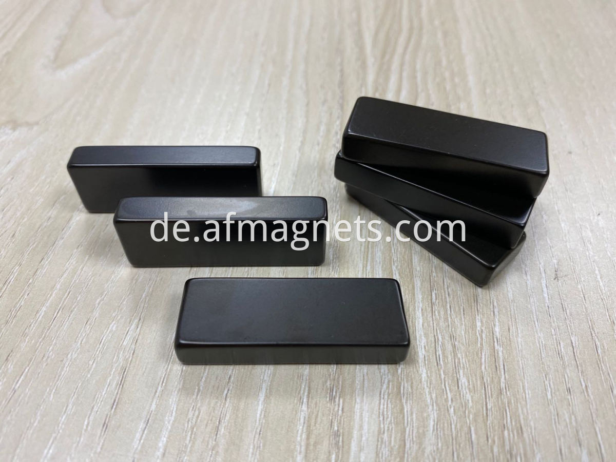 Neodymium block magnets for pipeline cleaning